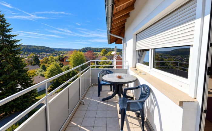 Sonniger Balkon mit Weitblick