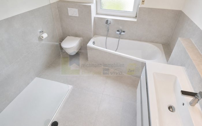 Badezimmer (neu saniert)