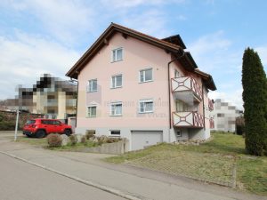 Seitenansicht / Außenstellplätze
