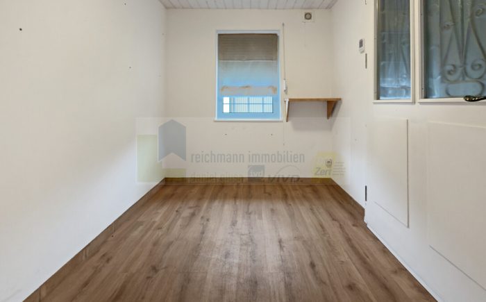 EG - Abstellraum / Hintereingang